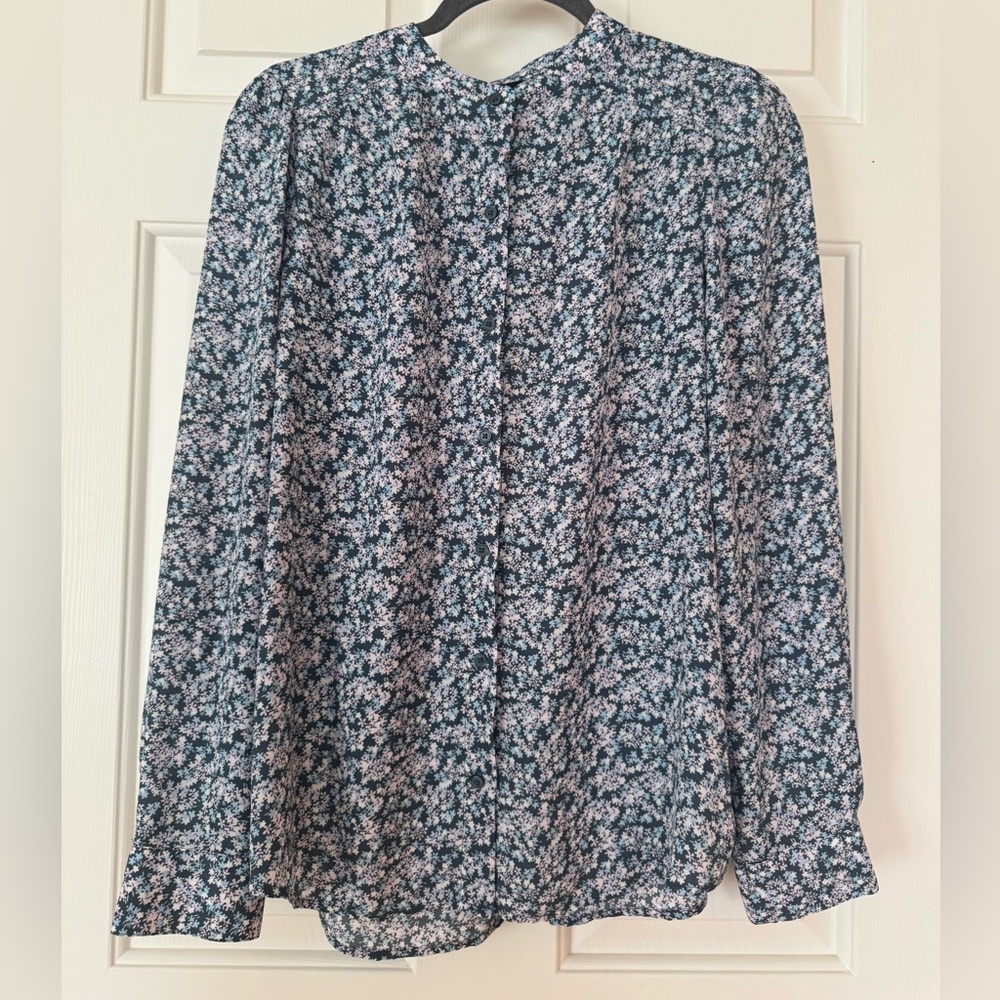 Banana Republic Classic Fit  Button Down Shirt/Blouse, Medium